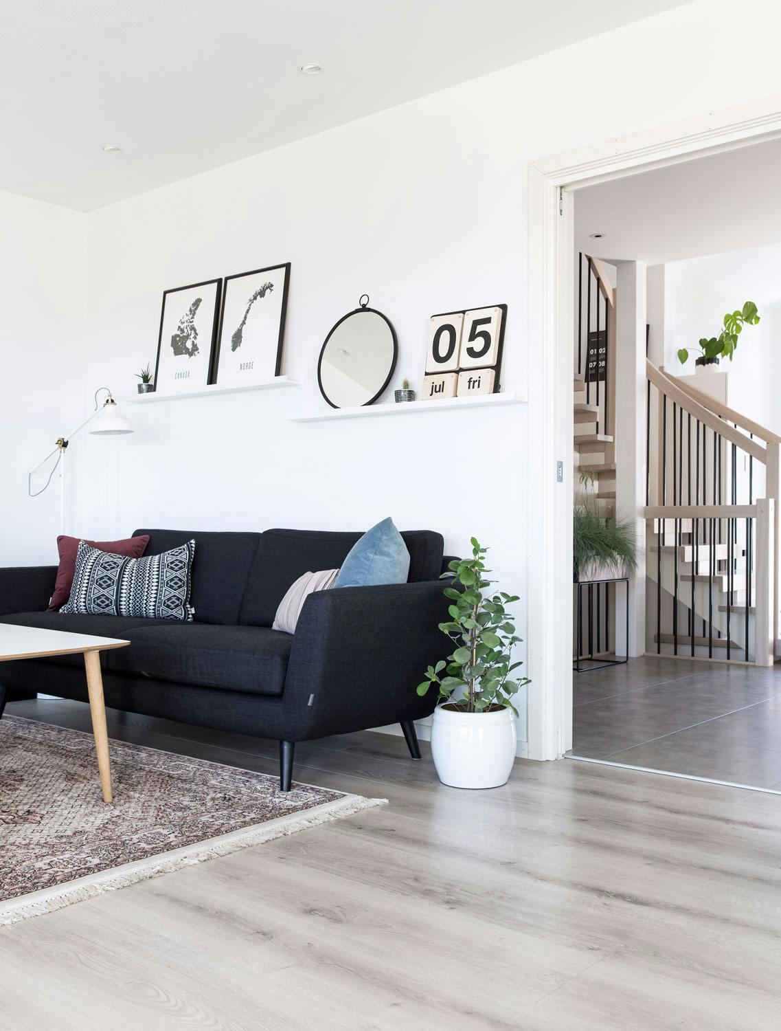 En rask makeover med puter Nordisk sofahjørne